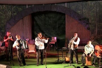 להקת צ'וקרליה – חגיגת מוזיקה צוענית ובלקנית (12:00)
