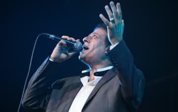 שימי תבורי במופע להקה (20:30)